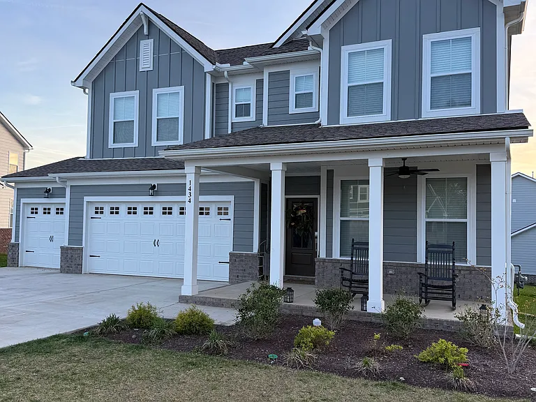 English Oak Dr — Photo 2
