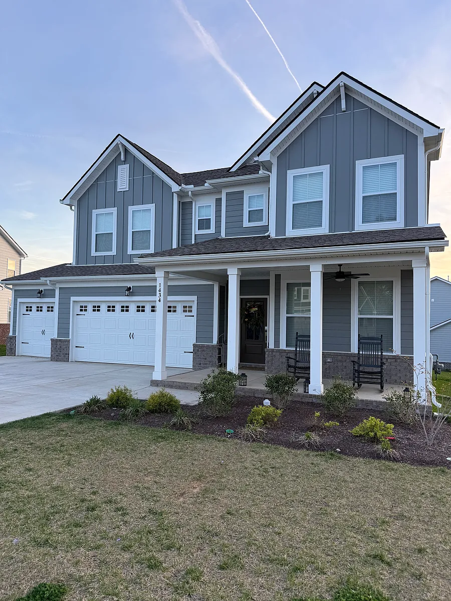Building Photo - English Oak Dr