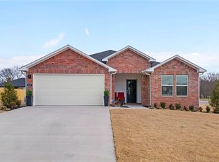 3101 N Rooster St, Siloam Springs, AR 72761