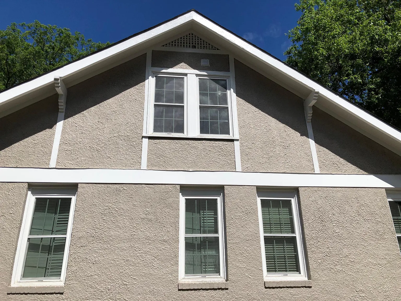 4 bed, 2000 sqft, $4,400 — Photo 3