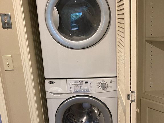 In unit Maytag washer-dryer