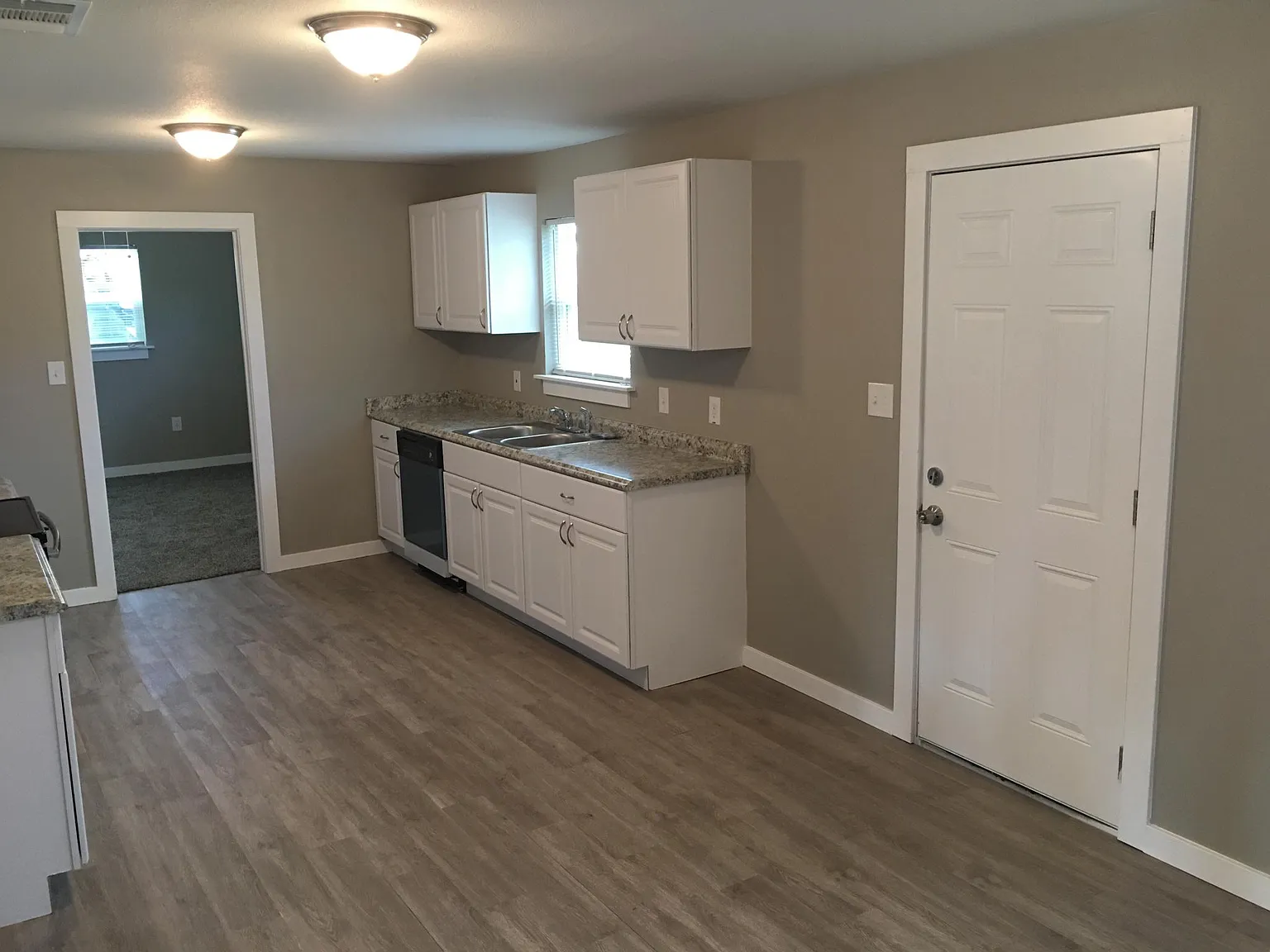 522 W Lake St — Photo 4
