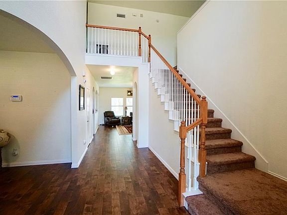 4th image of 3309 Truman St