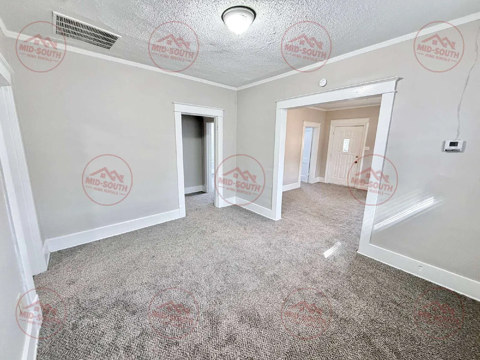 3 bed, 1.0 bath, 1238 sqft, $1,050 — Photo 4