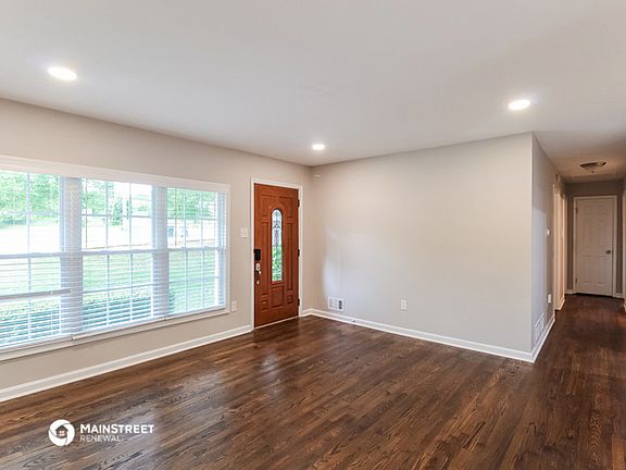 5th image of 1118 Crestview Cir NE
