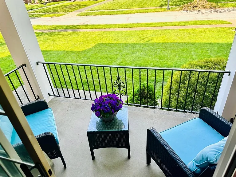 4225 Chester Dr — Photo 3