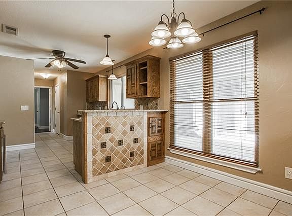 4th image of 3305 Parkhaven Dr