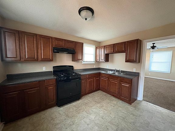 2nd image of 1217 Park Dr