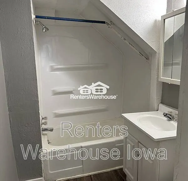 732 19th St #2 — Photo 6