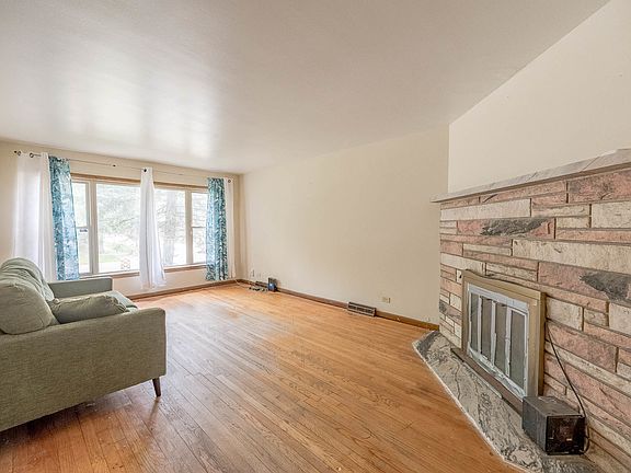 3rd image of 14446 Minerva Ave