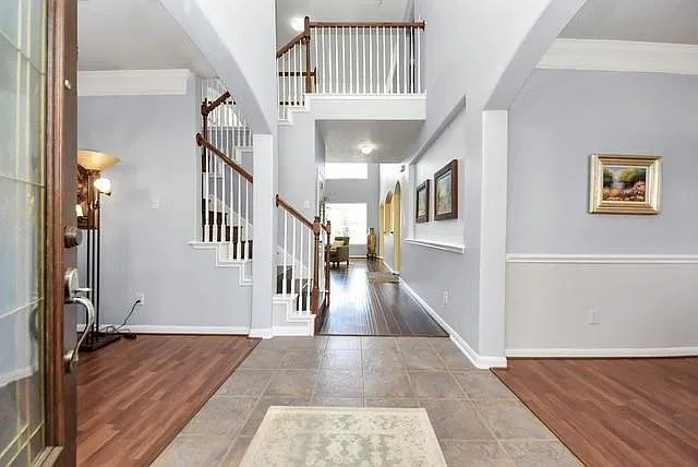 5 bed, 3.5 bath, 3581 sqft, $3,200 — Photo 2
