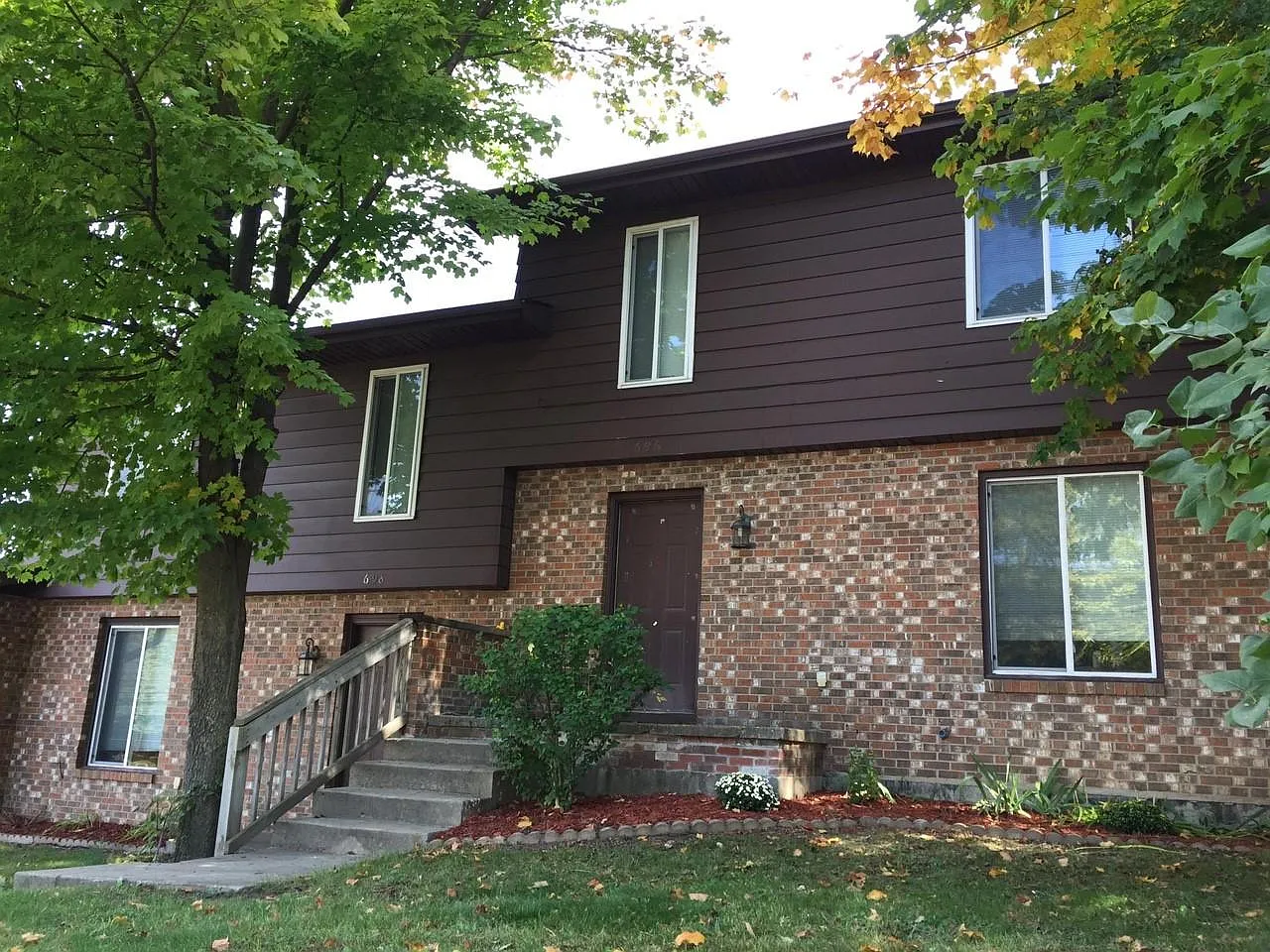 698 N Hagadorn Rd — Photo 2