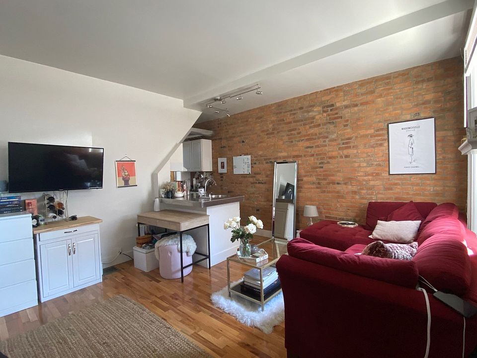 1st image of 14 E Beck St #8dd9361e5