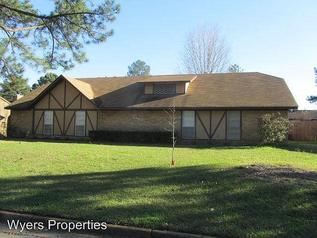 1st image of 2103B Oak Hollow St