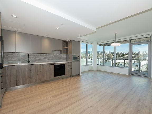 2nd image of 755 Harbourside Dr #512
