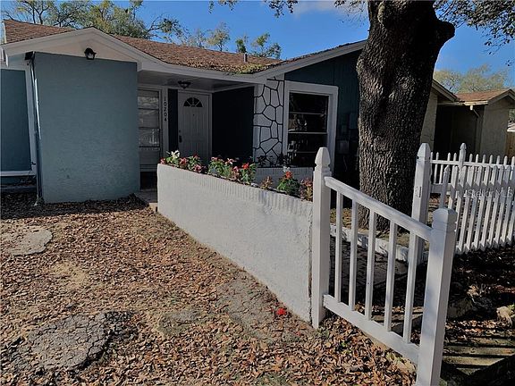 2nd image of 10204 Carriage Glen Ct