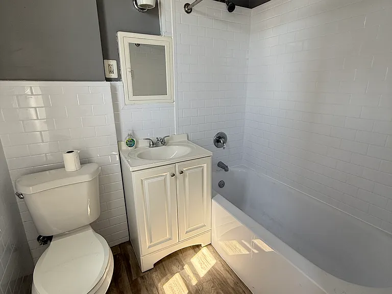 190 Keer Ave #3 — Photo 8
