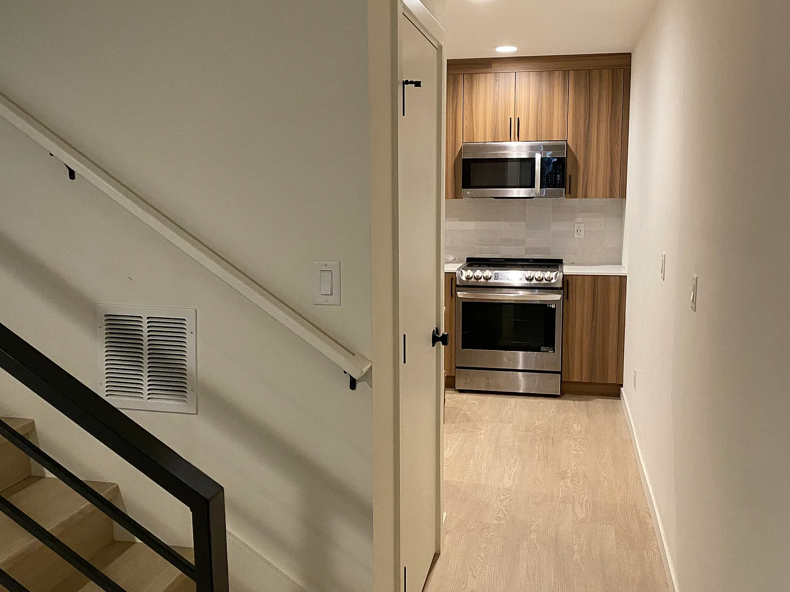 3 bed, 1310 sqft, $4,150 — Photo 4