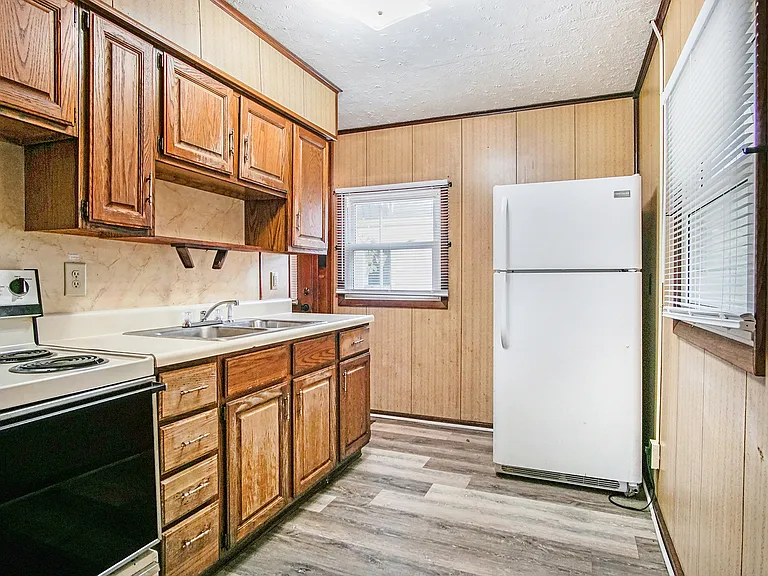139 E Chippewa Ave — Photo 4
