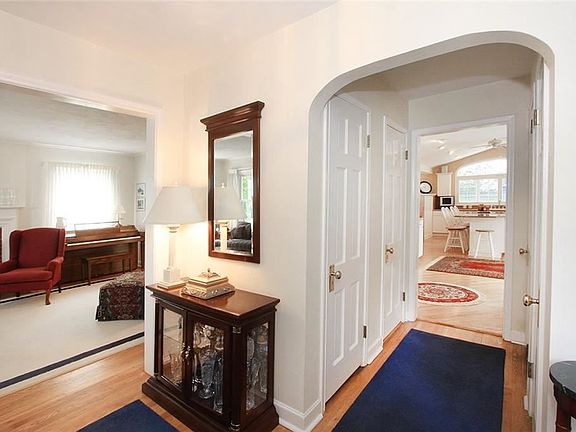 3rd image of 304 Haddonfield Dr