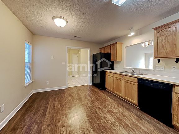 4th image of 2208 Thorn Crest Dr