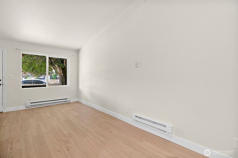 4th image of 417 22nd Street SE