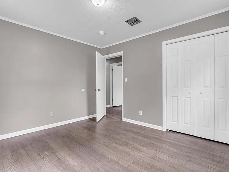 1007 Eisenhower Dr — Photo 21
