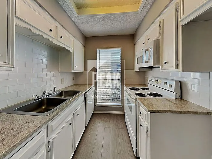 2710 Saint George Pl — Photo 3