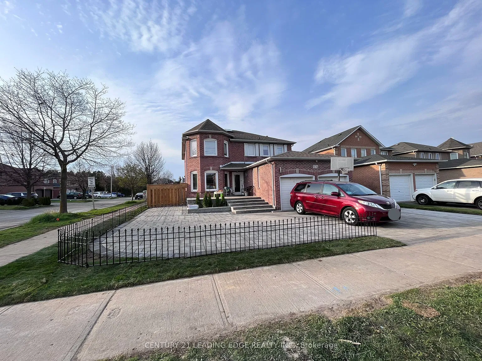 3 bed, $2,000 — Photo 1
