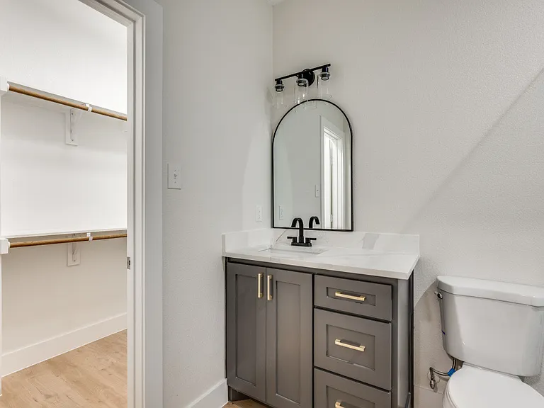 835 Stamps Ave — Photo 7