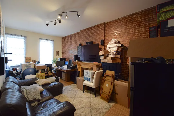 Rented by Street Realty Brokerage LLC | media 2