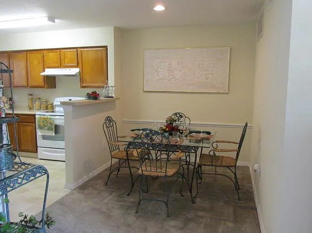 Meridian Apartments — Photo 7