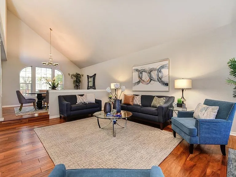4650 Dorchester Ln — Photo 8