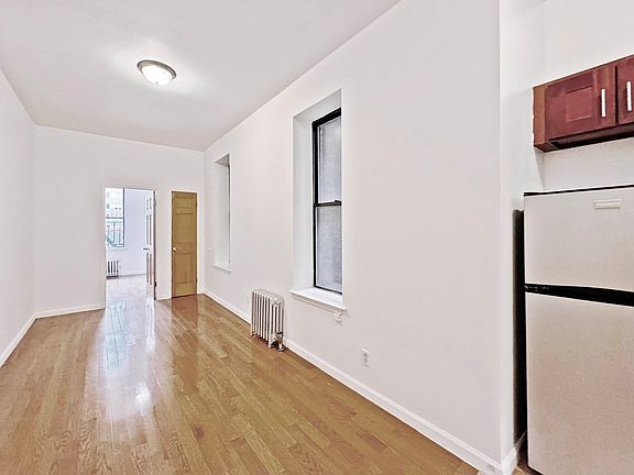 3rd image of 330 E 15th St APT 7