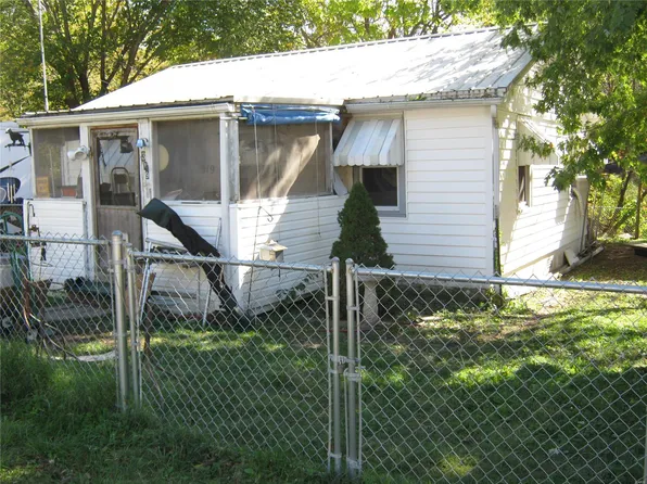 319 10th St, Crocker, MO 65452