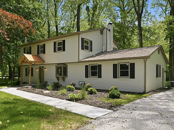 2nd image of 11809 Pebble Brook Ln