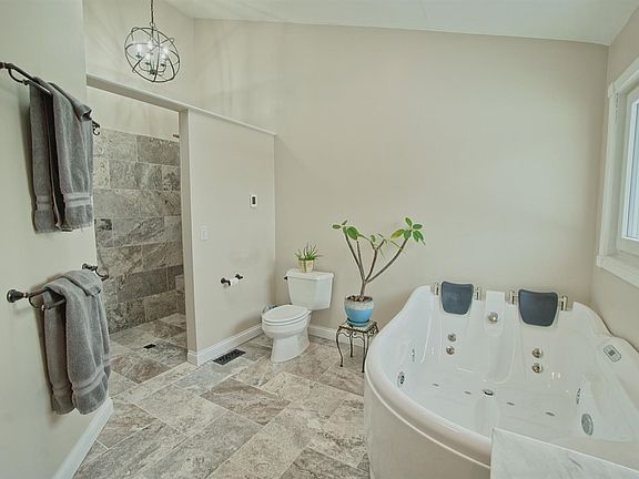 3rd image of 8771 Eagleridge Dr