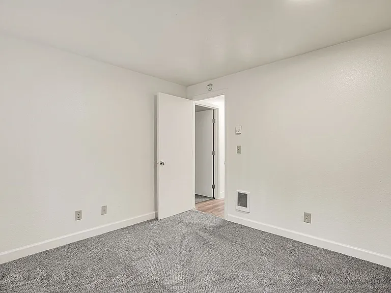 Garden Court Apts. — Photo 27