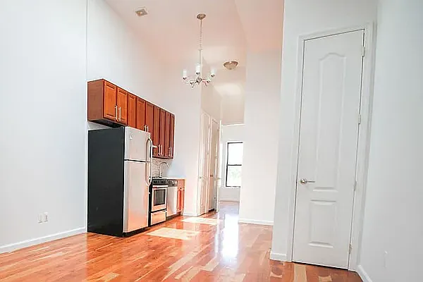 Rented by L Rose Realty (Brokerage) | media 8