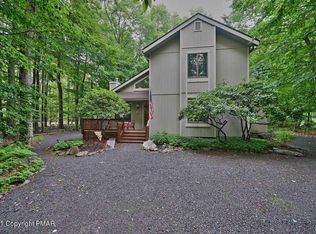 172 Crocketts Cres, Pocono Pines, PA