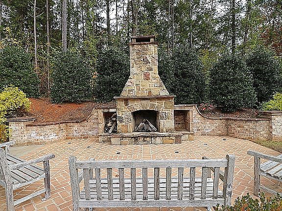 3rd image of 807 Park Manor Dr SE