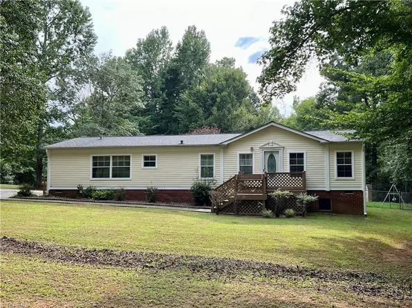 110 Austin Ln, Stokesdale, NC 27357