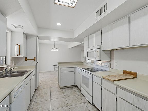 3rd image of 26402 S LAKEMONT Drive