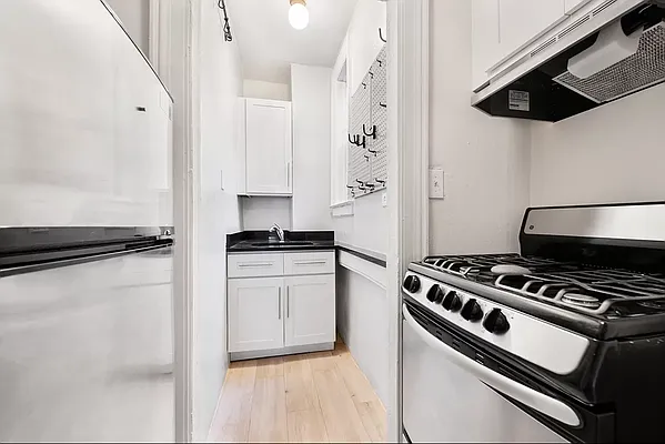 Rented by Jonathan Wachtel, LREB | media 9