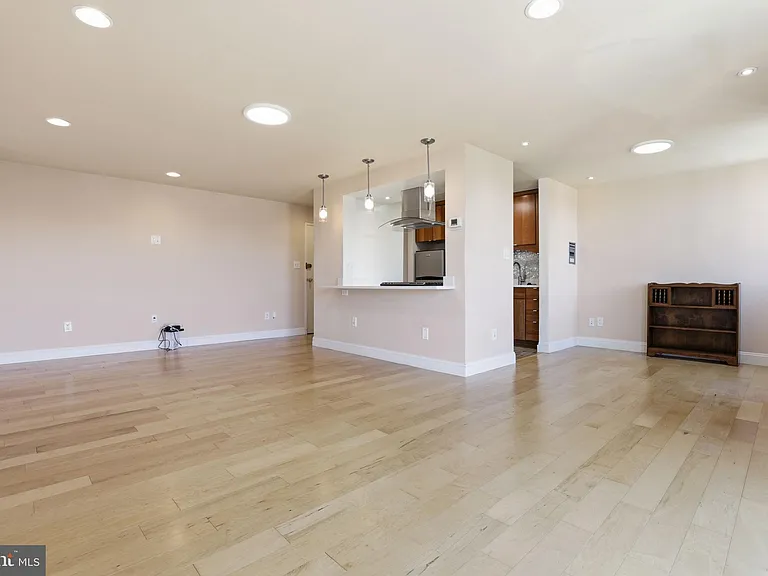 4520 King St #804 — Photo 12