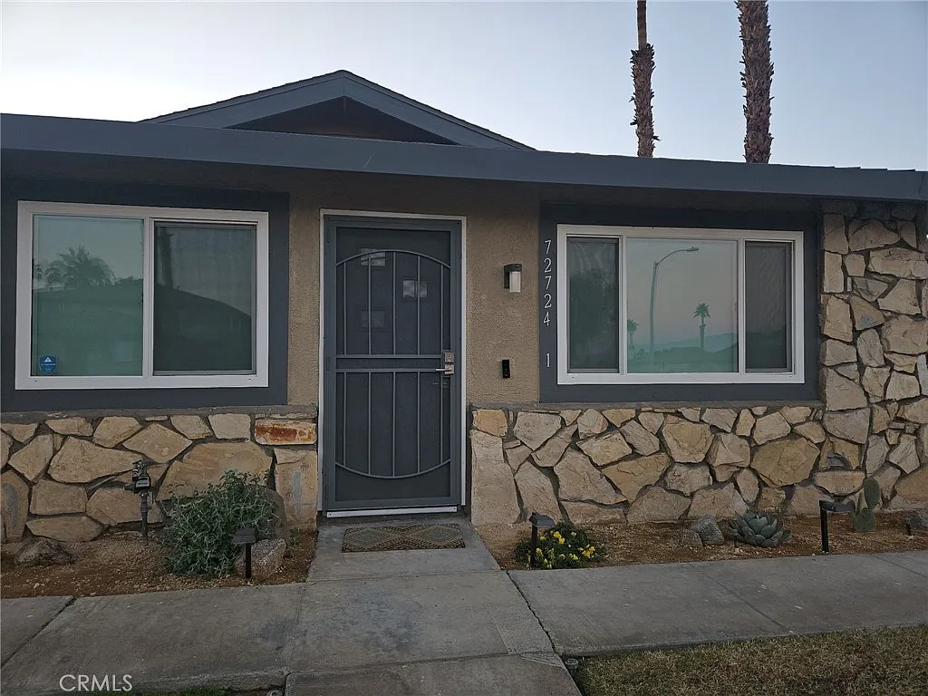 2 bed, 820 sqft, $3,500 — Photo 2