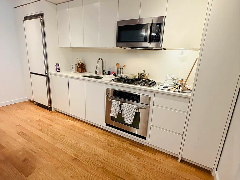 90 William St #11F — Photo 4