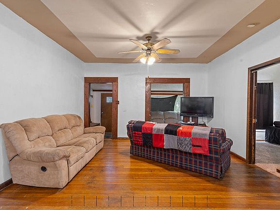 2nd image of 424 1st St
