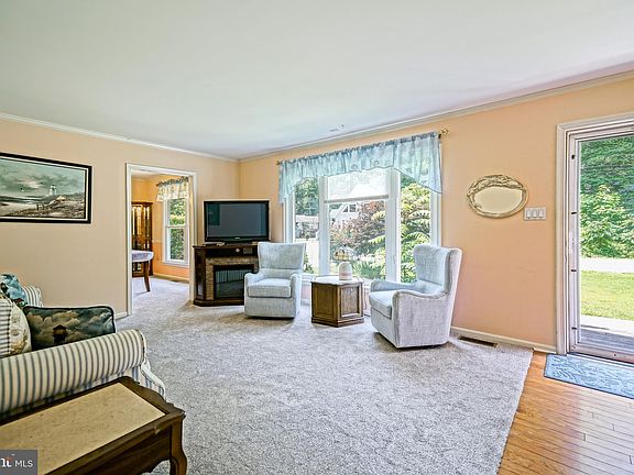 3rd image of 23041 Holly Ct