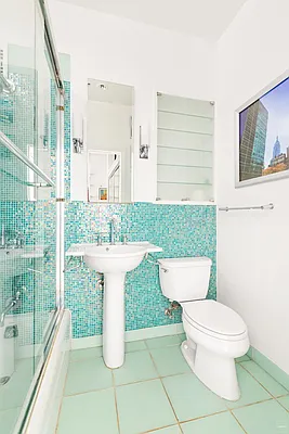 Rented by Christie's International Real Estate Group, LLC | media 4